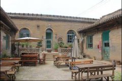 同时从题化不只仅表现正在院落的建建气概取粉